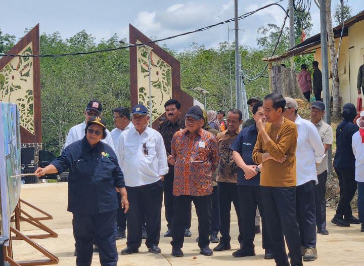 Presiden RI dan Ibu Negara Tinjau Persemaian Mentawir IKN