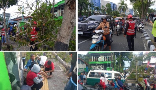 Laka Tunggal Angkot di Gn. Bakaran Balikpapan, Brimob Batalyon A Bantu Evakuasi