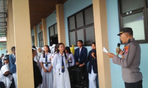 Kapolsek Segah Sosialisasikan Kamtibmas kepada Siswa SMP Negeri 1 Segah