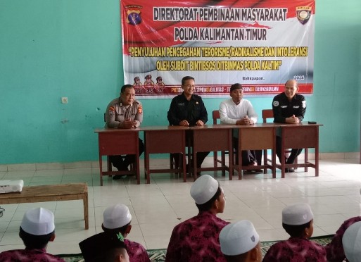 Cegah Penyebaran Terorisme/Radikalisme dan Intoleransi oleh Subbit Bintibsos Ditbinmas Polda Kaltim di Pondok Pesantren Nur Hidayah