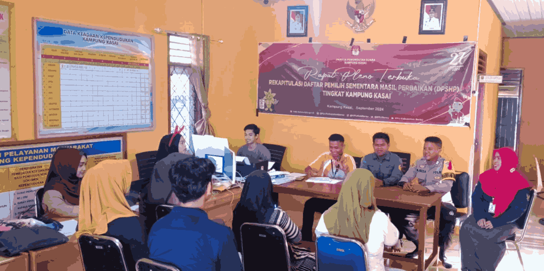 Bhabinkamtibmas Kampung Kasai Hadiri Rapat Pleno DPSHP untuk Pemilu 2024