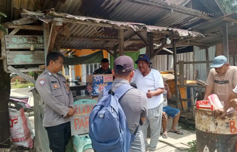 Bhabinkamtibmas Kelurahan Rawamakmur Ajak Warga Tingkatkan Kerukunan dan Keamanan Melalui Sambang Wilayah