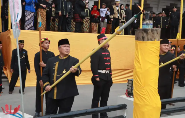 Kapolres Kukar Ikuti Prosesi Pembukaan Erau Adat Kutai 2024