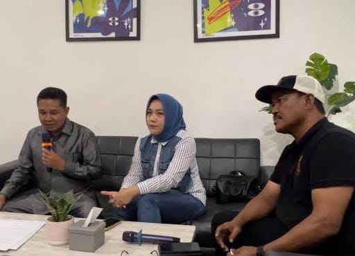 Pimpinan DPRD Kutai Timur periode 2019-2024, yang terdiri dari Joni, Asti Mazar, dan Arfan,