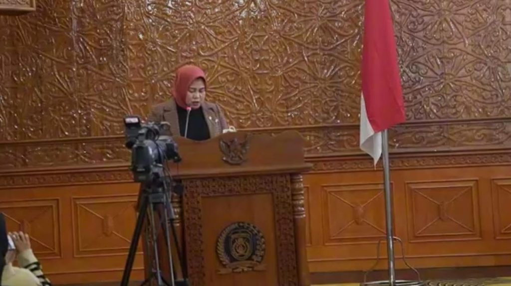 Hj. Hasna, perwakilan Fraksi Golkar dalam Dewan Perwakilan Rakyat Daerah (DPRD) Kabupaten Kutai Timur,