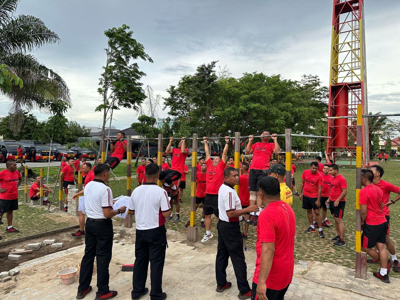 Jaga Kebugaran Secara Berkala, Batalyon A Sat Brimob Polda Kaltim Gelar Tes Kesamaptaan Jasmani Tahap I Tahun 2025