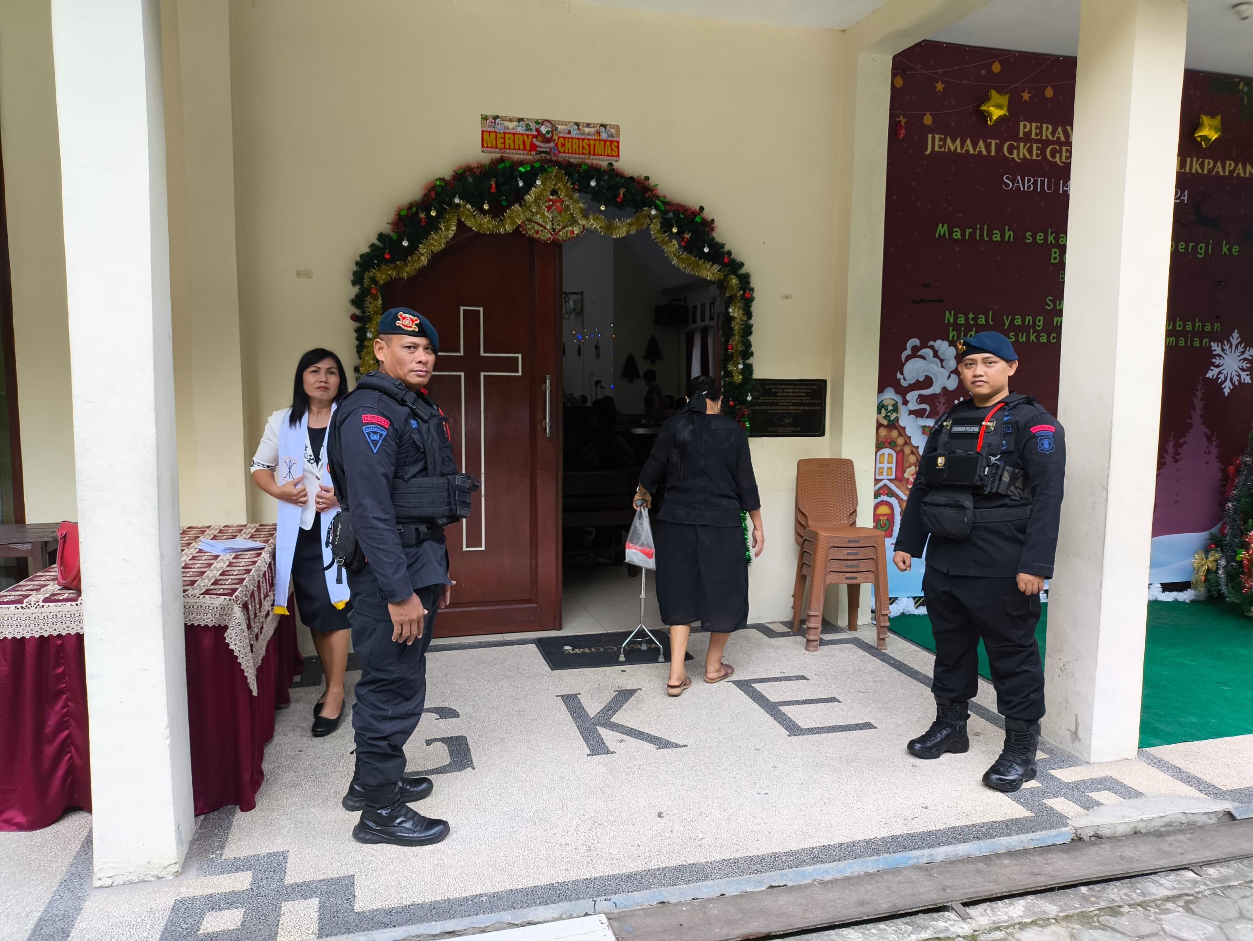 Jamin Keamanan Ibadah Minggu di Balikpapan, Personil Sat Brimob Polda Kaltim Gelar Patroli Rutin di Sejumlah Gereja