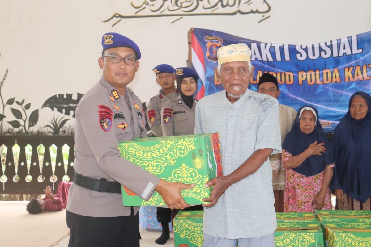 Jum’at Berkah Berbagi Kasih, Ditpolairud Polda Kaltim Salurkan Sembako ke Panti Asuhan dan Panti Jompo Balikpapan