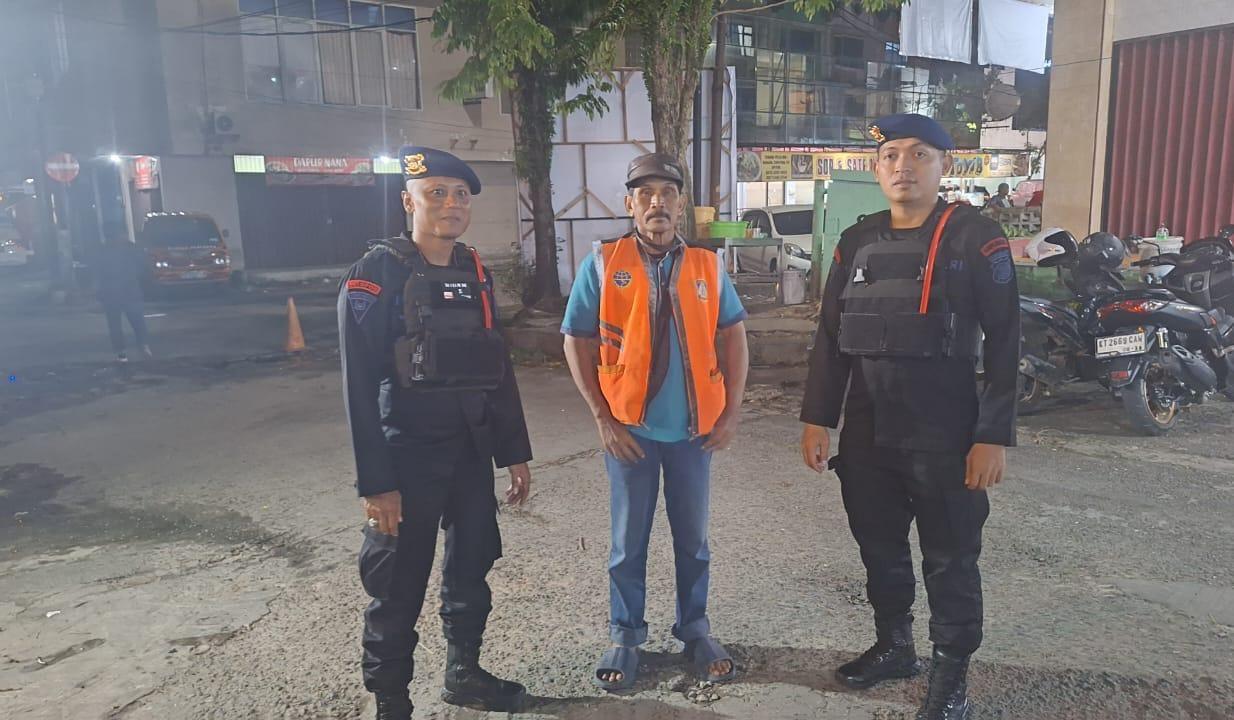 Memasuki Arus Mudik Lebaran 2025, Sat Brimob Polda Kaltim Intensifkan Jaga Sitkamtibmas melalui Patroli Malam