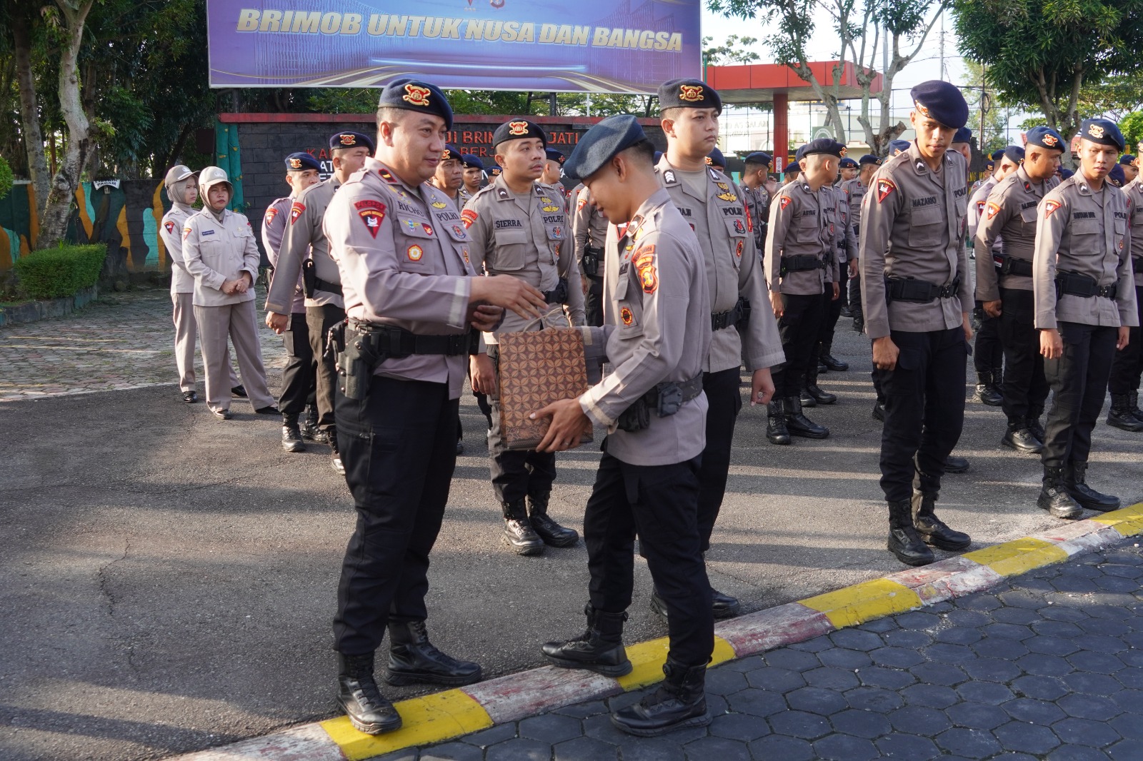 Program Infaq 5000 Satbrimob Polda Kaltim Terus Berlanjut, Wujud Nyata Kepedulian Sosial