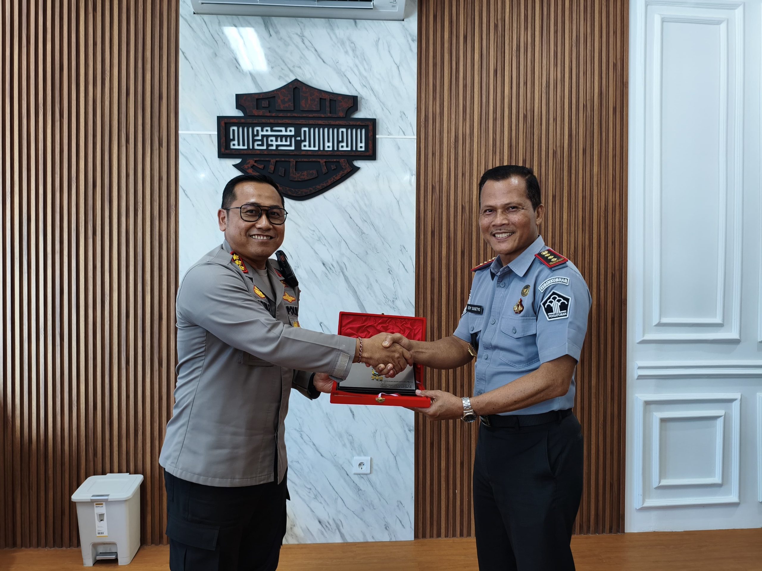 Perkuat Sinergitas Dengan POLRI, Kalapas Kelas IIA Balikpapan Sambangi Polresta Balikpapan Sebagai Bentuk Sinergi dan Silaturahmi
