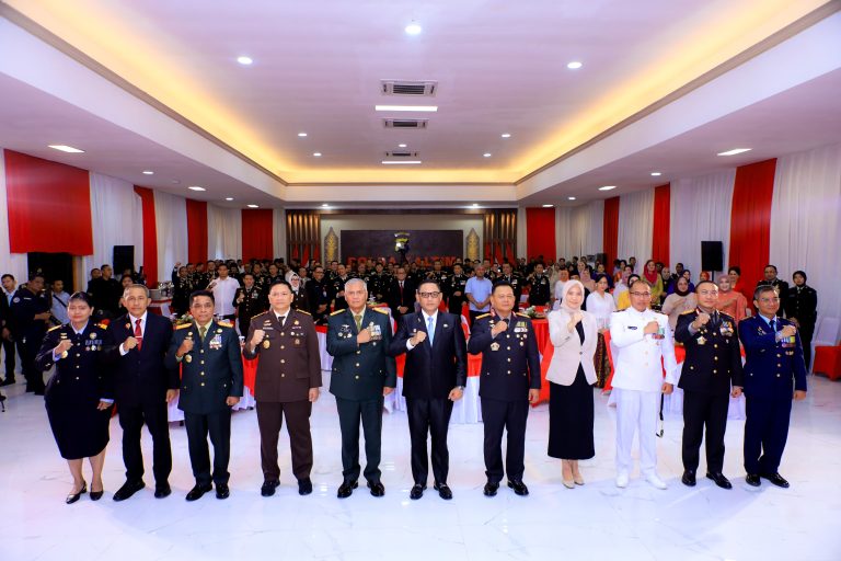 Hadiri Upacara dan Syukuran HUT Bhayangkara ke-79, Pangdam VI/Mlw: “Tanda Kematangan Institusi”