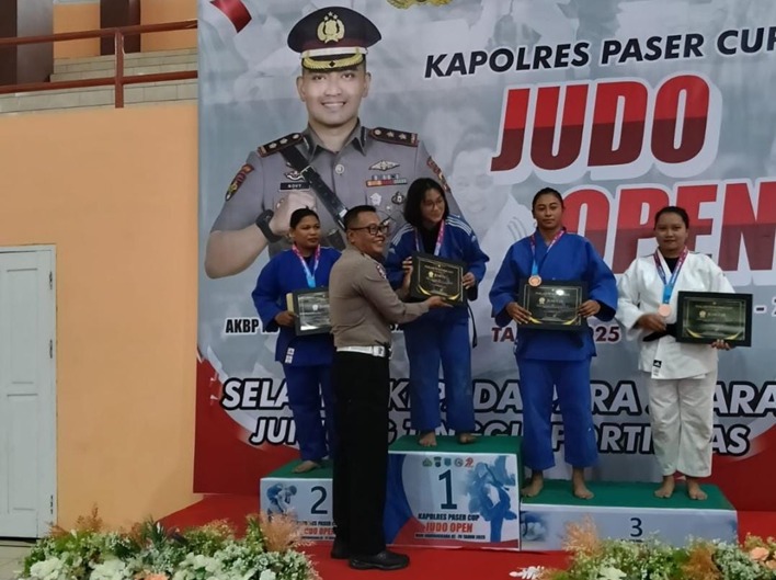 Personel Satbrimob Polda Kaltim Borong Medali di Kejuaraan Judo Kapolres Paser Cup 2025