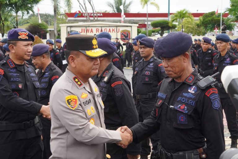 Kapolda Kaltim Pimpin Apel Keberangkatan 1 SSK Personel Brimob Kaltim BKO Polda Metro Jaya