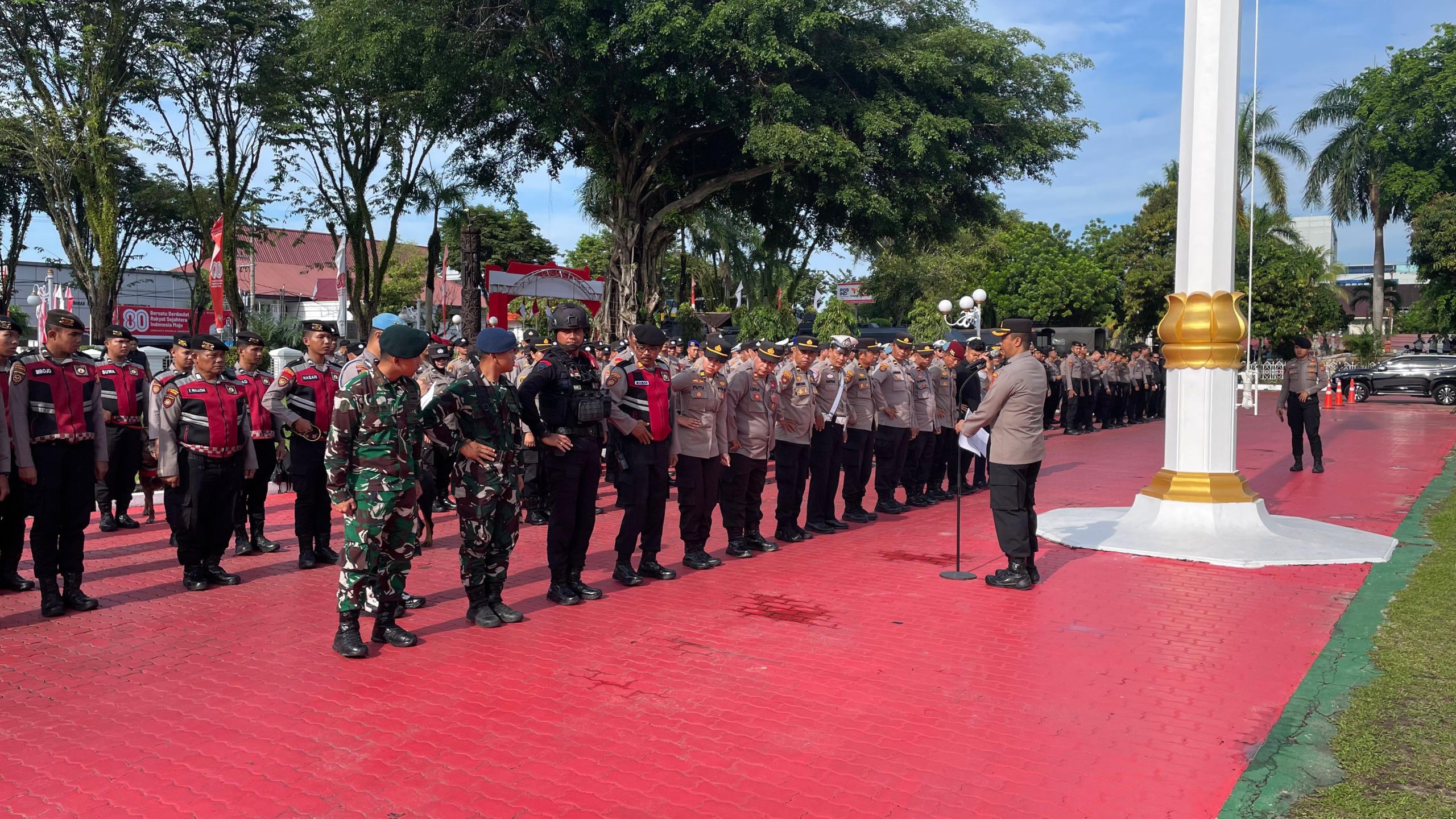 Amankan Aksi Unras, 1 SST Anti Anarkis Batalyon A Brimob Kaltim Bergeser ke DPRD Kota Balikpapan