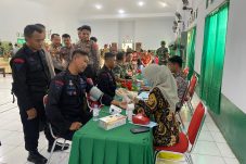 Solidaritas Tiga Pilar: Brimob Polda Kaltim Turut Serta dalam Kegiatan Donor Darah HUT TNI ke-80