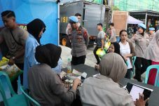 Ringankan Beban Masyarakat, Bidpropam Polda Kaltim Gelar Pasar Murah