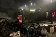 Reaksi Cepat Brimob Kaltim Padamkan Kebakaran Gudang di Kariangau