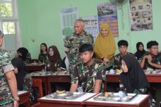 Launching Operasional SPPG TNI dan Vicon Bersama Panglima TNI di SMA Kartika V-1 Balikpapan