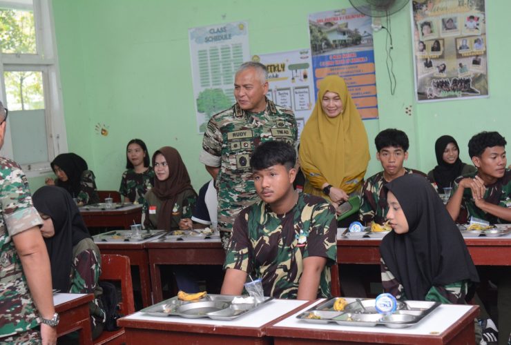 Launching Operasional SPPG TNI dan Vicon Bersama Panglima TNI di SMA Kartika V-1 Balikpapan