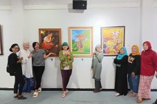 ‎Perjalanan ‘Nunung’, Dari Politisi Hingga ‘Van Gogh Indonesia’
