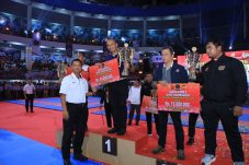 Wakil Panglima TNI Resmi Tutup Open Karate Tournament Piala Panglima TNI 2025