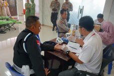 Personel Batalyon B Pelopor Satbrimob Polda Kaltim Ikuti Donor Darah Sambut HUT TNI Ke-80