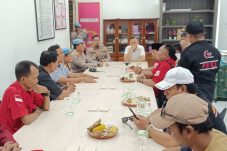 Polsek Gunung Anyar lakukan penahanan sesuai prosedur, Kapolsek : Tidak benar ada oknum yang siksa tahanan