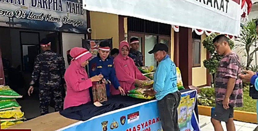 Sat Polairud Polresta Samarinda Bersama Bulog Gelar Pasar Murah, Warga Antusias Serbu Beras SPHP