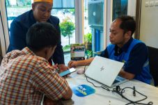 GM PLN UID Kaltimra Layani Pelanggan Langsung di Hari Pelanggan Nasional 2025