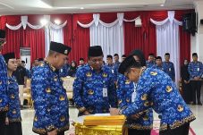 Pemkot Balikpapan Lantik Pejabat Baru dan Serahkan SK Pensiun ASN