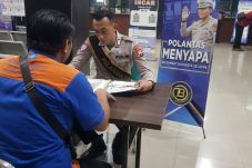 Polantas Menyapa di Samsat Surabaya Selatan: Wujud Pelayanan Humanis dan Tanpa Calo