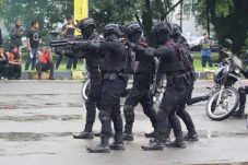 Brimob Polda Kaltim Gelar Apel Gabungan dan Simulasi Sispamkota Pengamanan Unjuk Rasa