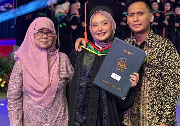 Nur Syifa Nadiastuti, Wisudawati Inspiratif FEB UNJ 2025 Raih 150 Prestasi untuk Ibu dan Mendiang Ayah