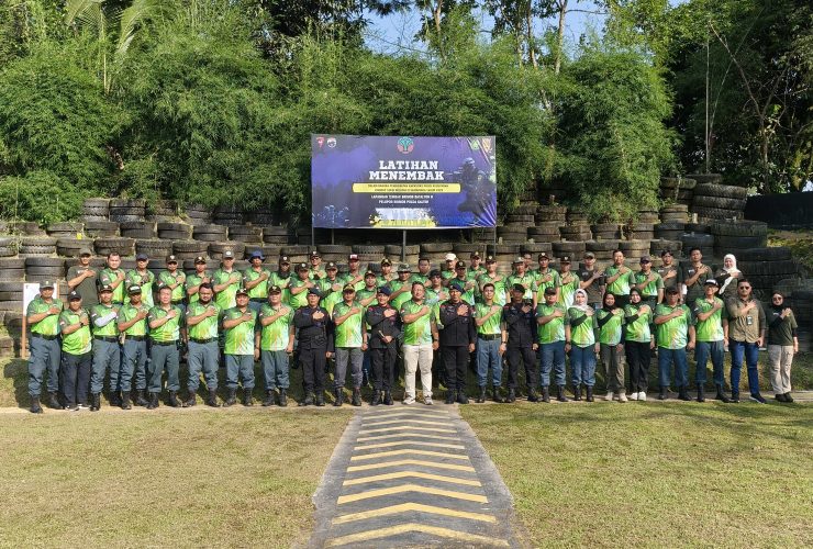 Jalin Sinergi serta Tingkatkan Profesionalisme dalam Penegakan Hukum Kehutanan, Sat Brimob Polda Kaltim Gelar Latihan Menembak Bersama Polhut Gakkum
