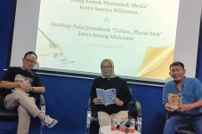 Imung Mulyanto Luncurkan Antologi Puisi “Tuhan, Plis Deh…”