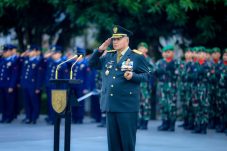 angdam VI/Mulawarman Pimpin Ziarah Nasional HUT ke-80 TNI di TMP Dharma Agung