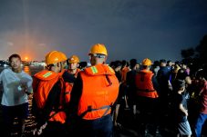 Brimob Polda Kaltim Bantu Pencarian Pemuda Tenggelam di Perairan Kampung Baru Ujung