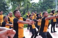 Kapolda Kaltim Pimpin Olahraga Bersama, Perkuat Soliditas dan Jaga Kebugaran Personel