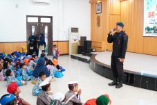 Tanamkan Cinta Tanah Air Sejak Dini, Brimob Polda Kaltim Jadi Destinasi Kunjungan Edukasi Siswa PAUD Balikpapan