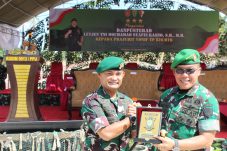 Danpusterad Apresiasi Inovasi Yonif TP 826/BTB dalam Pengembangan Pertanian dan Peternakan di Wilayah Binaan