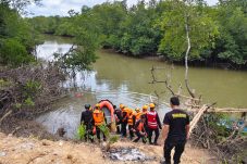 Tragedi di Sungai Selok: Personel Brimob Kaltim Temukan Potongan Tubuh Korban Terkaman Buaya di Kariangau