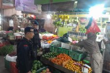 Sambang dan Patroli Ke Pasar Tradisional Batalyon A Brimob Kaltim sampaikan Pesan Kamtibmas