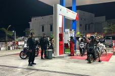 Brimob Polda Kaltim Tingkatkan Patroli Dialogis Jaga Keamanan Malam Minggu di Samarinda