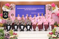 Peringati HKGB 2025, Bhayangkari Daerah Kaltim Gelar Acara Puncak dan Berikan Penghargaan kepada Pengurus Berprestasi