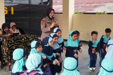 Tanamkan Rasa Cinta Tanah Air Sejak Dini, PAUD Imanul Wafa Kunjungi Markas Brimob Kaltim