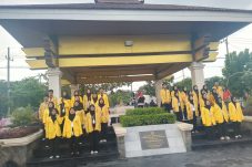 ‎Di Makam W.R. Soepratman, Indonesia Raya Dinyanyikan Tiga Stanza: Peringatan 97 Tahun yang Menggetarkan