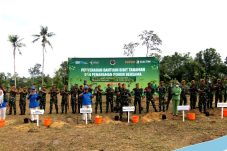 Yonarhanud 7/ABC Peduli Kesehatan dan Pendidikan di Pulau Malahing