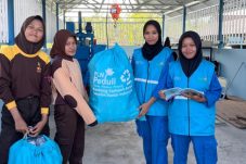 PLN UID Kaltimra dan SMKN 5 Balikpapan Luncurkan Buku dan Aplikasi ReplastApp untuk Dorong Inovasi Hijau