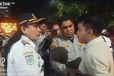 Warga Surabaya Keberatan Dengan Adanya Parkir Liar, Kabid Dishub Surabaya Membalas Dengan Arogansi